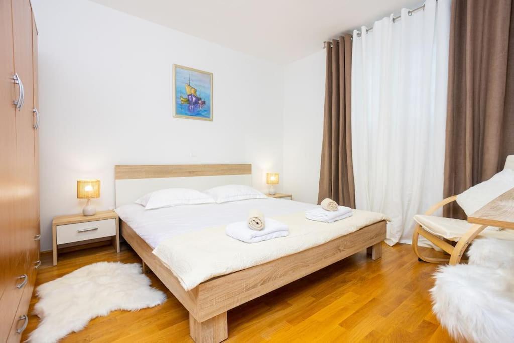 Bella Vista - Cozy Apartments With Easy Check-In And Free Parking Split Exterior foto