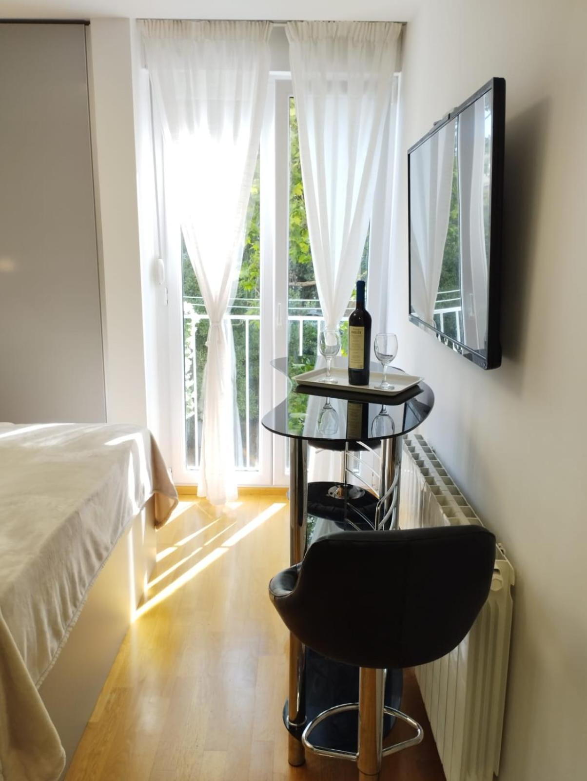 Bella Vista - Cozy Apartments With Easy Check-In And Free Parking Split Exterior foto
